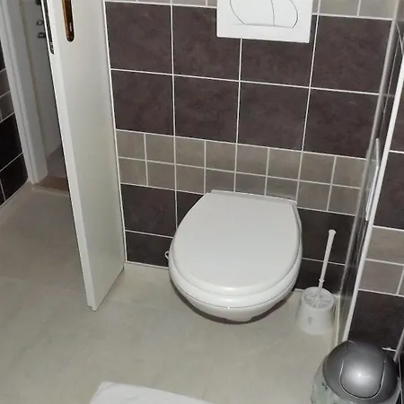 Holidays 5 Apartment Split